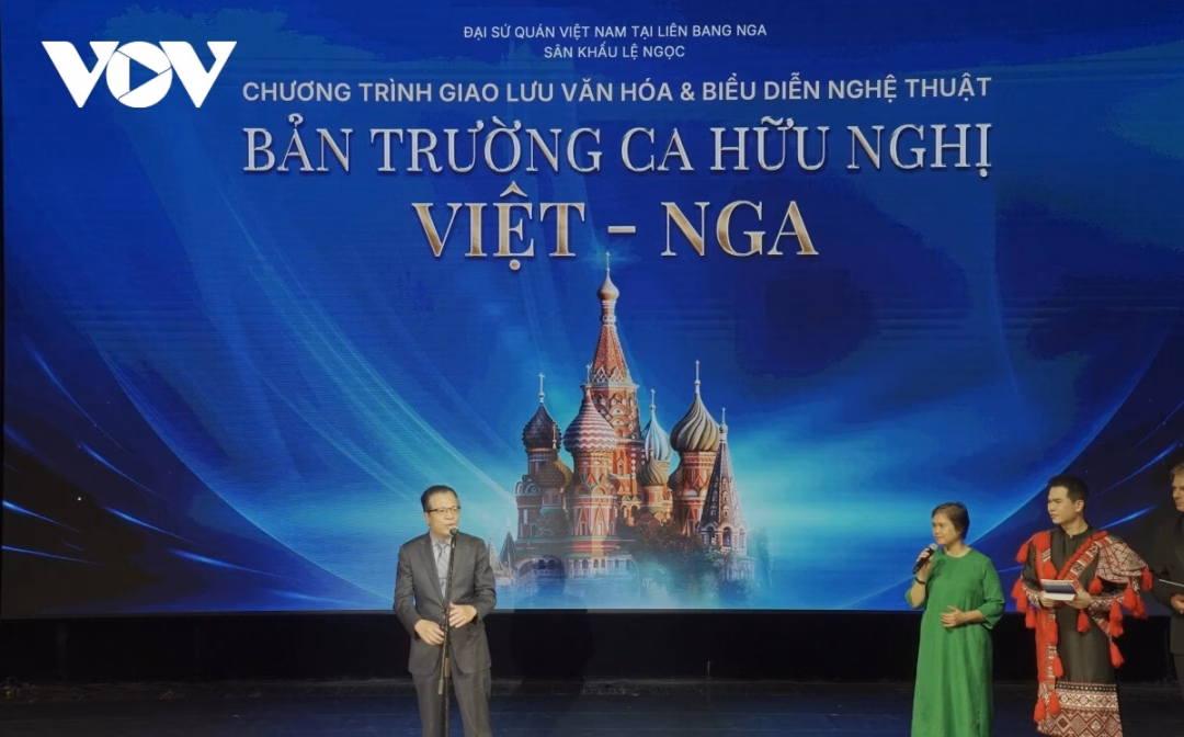 Nghệ sĩ ưu tú Nguyễn Thị Hải Yến trình bày ca khúc "Chiều Mátxcơva".