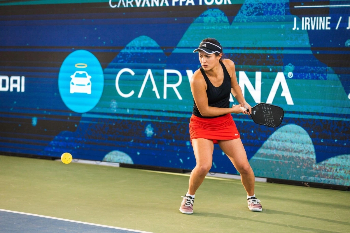 Jackie Kawamoto là tay vợt Mỹ gốc Nhật, sinh ra và lớn lên tại Hawaii. Cô là một trong những ngôi sao pickleball có học vấn cao nhất với bằng cử nhân tâm lý học của Đại học Dayton.