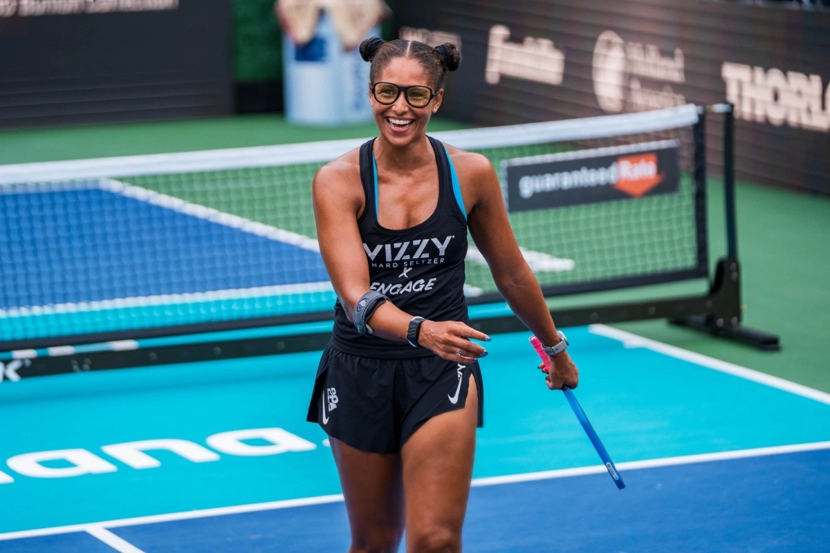 Jessie Irvine từng là tài năng quần vợt trẻ triển vọng của WTA Tour, xuất hiện trên các chương trình của kênh Tennis Channel khi còn ở tuổi teen.