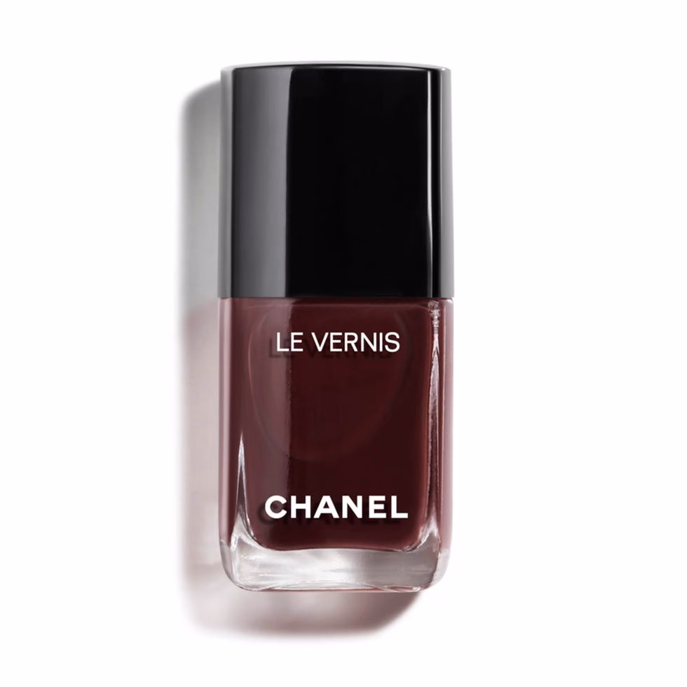 100 sản phẩm làm đẹp biểu tượng được các biên tập viên chọn của Harper’s BAZAAR Le Vernis Longwear Nail Colour in Vamp