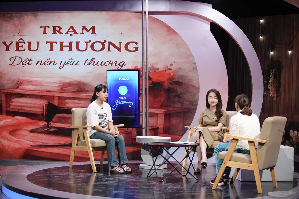 Trạm yêu thương: Người phụ nữ may vá cuộc đời bằng đôi chân yếu và trái tim không mỏi- Ảnh 3.