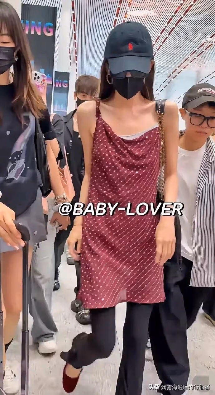 Cổ Lực Na Trát lộ diện gây sốt vì quá gầy Cổ Lực Na Trát được đánh giá là 1 trong những nữ thần sắc đẹp của Cbiz. Tuy nhiên, việc ép cân quá đà đang khiến hình ảnh của cô trông kém lành mạnh