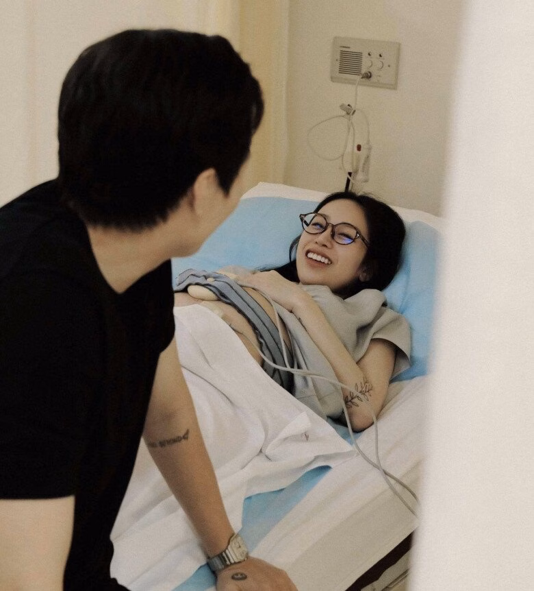 Con gái đại gia Minh Nhựa 4 lần sinh con trong 5 năm Hot girl giàu giỏi nức tiếng Sài thành nằm chờ đẻ vẫn xinh hết phần thiên hạ, sinh 4 bé trong 5 năm, được chồng thiếu gia ôm hôn ngọt lịm - 4