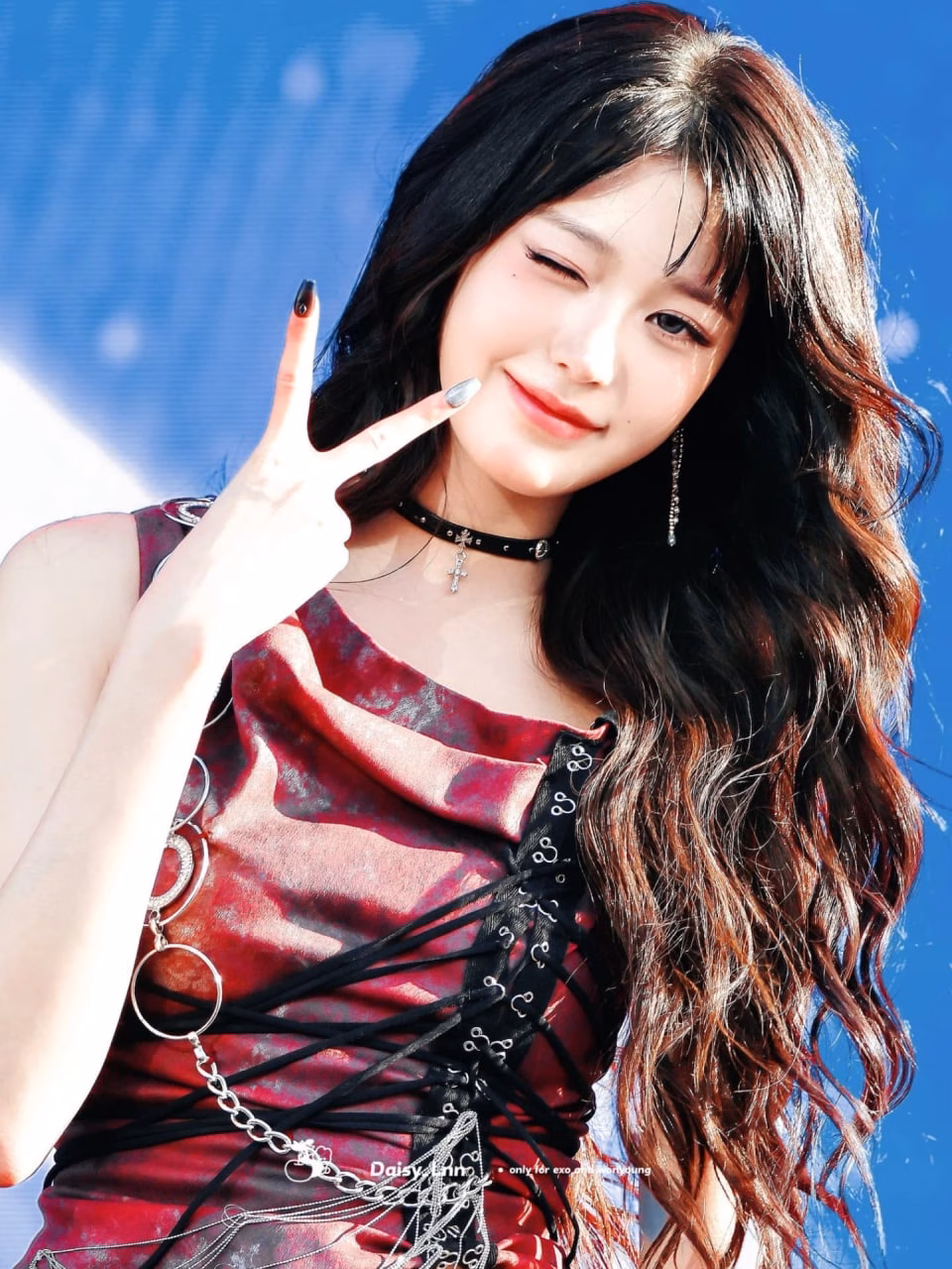 Jang Wonyoung vẫn ghi điểm với visual xinh đẹp, rạng rỡ trong những buổi biểu diễn gần đây. Việc tăng cân không ảnh hưởng nhiều đến visual của "công chúa Kpop.