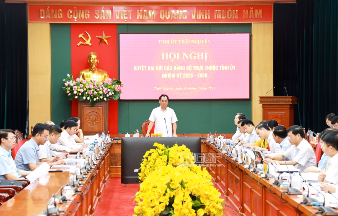 Đẩy mạnh phát triển hạ tầng, du lịch và dịch vụ trong các đảng bộ trực thuộc Tỉnh ủy Đồng chí Bí thư Tỉnh ủy phát biểu kết luận và chỉ đạo tại Hội nghị