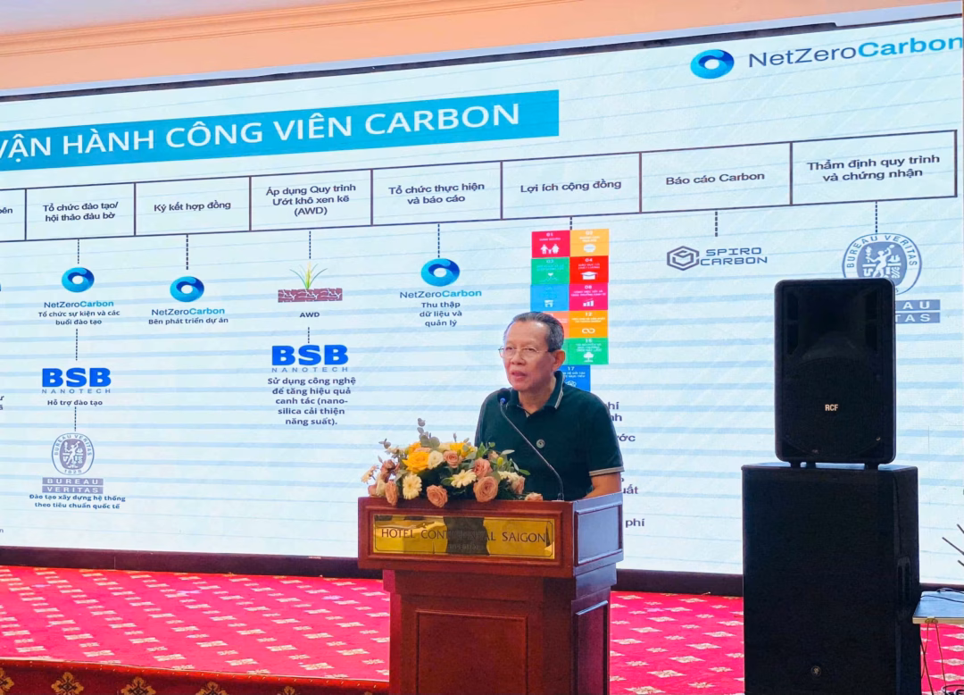 Du lịch và nông nghiệp trước áp lực đạt mục tiêu Net Zero năm 2050 Mô hình tưới nước ướt - khô xen kẽ giúp nông dân vừa tăng năng suất, vừa giảm chi phí đầu vào. Ảnh minh họa: Quang Sung
