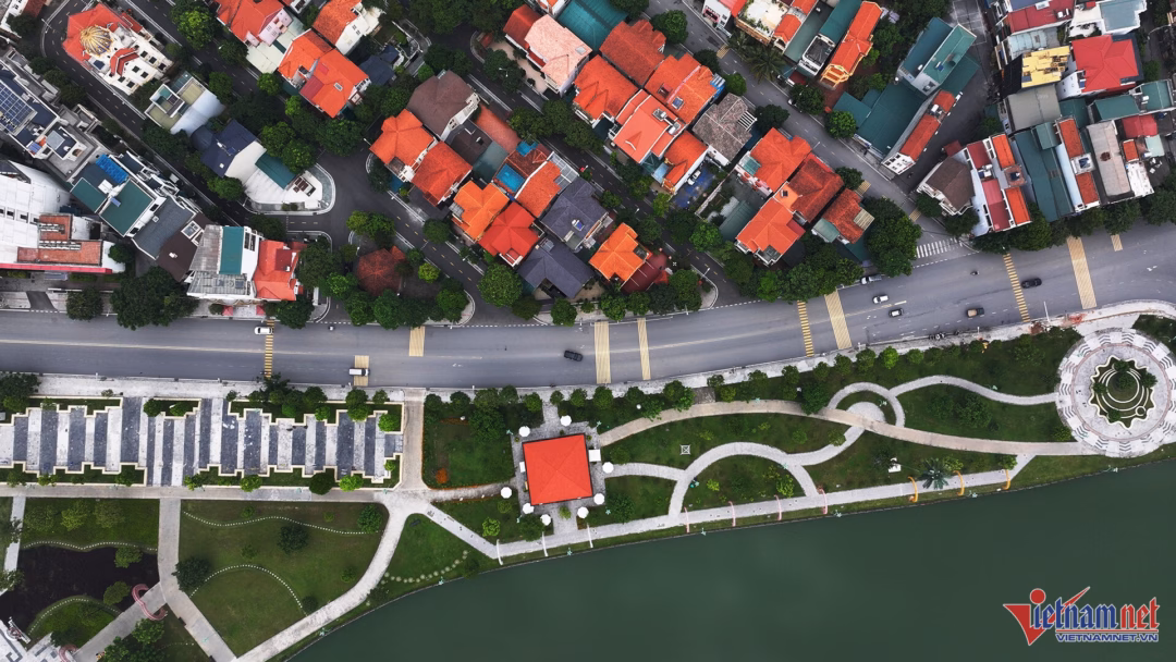 Các gờ, gồ giảm tốc được gắn với mật độ dày đặc, gần nhau. Ảnh: Đức Hoàng