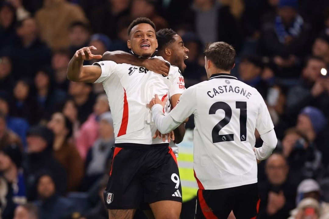 Fulham sở hữu giá vé mùa đắt đỏ nhất Ngoại hạng Anh Man Utd liên tục tăng giá vé cả mùa nhưng vẫn khá "mềm" so với các CLB khác ở giải Ngoại hạng Anh (Ảnh: Getty).