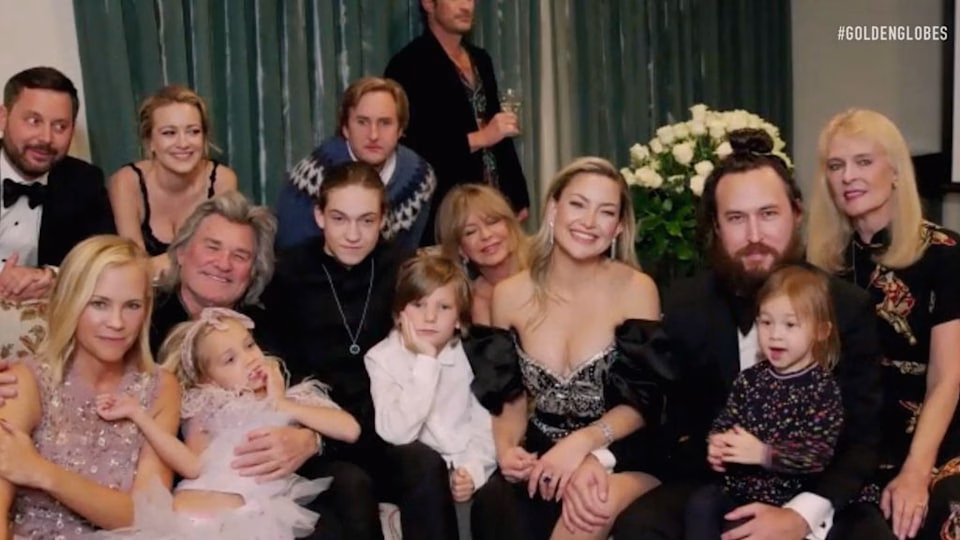 Goldie Hawn và gia đình quẩy mạnh mẽ hè này với con dâu Kate Hudson Goldie is close to all her children and grandkids