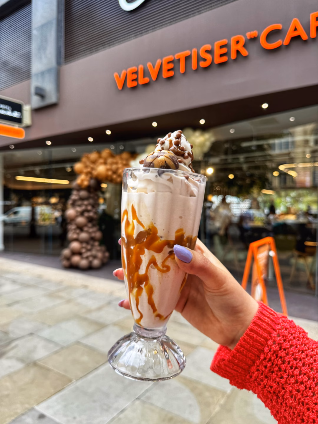 Hotel Chocolat mở quán cà phê Velvetiser đầu tiên tại Manchester Exclusive-to-Manchester ice cream sundaes