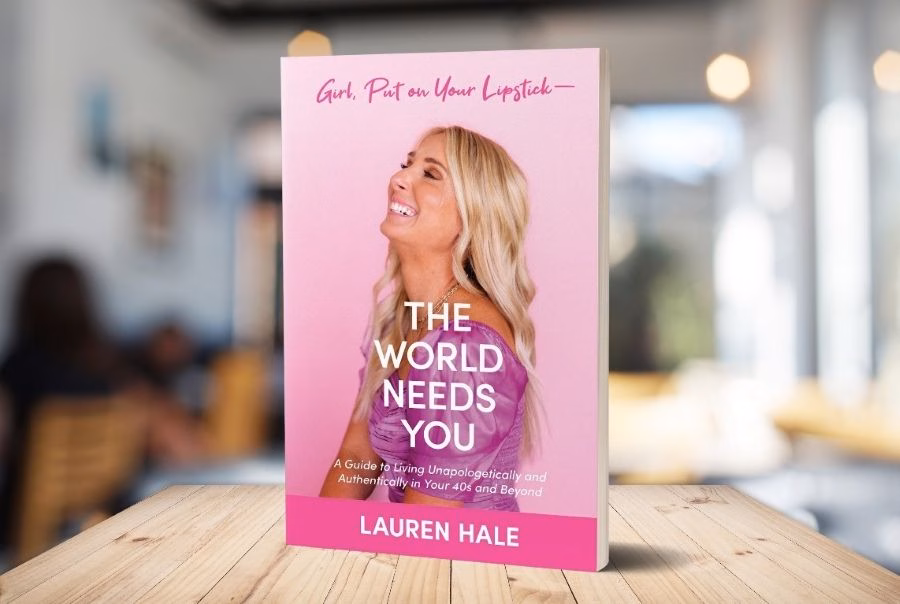 Nữ giáo viên trở thành chuyên gia trang điểm nhờ video về bí quyết làm đẹp ở tuổi 40 Lauren Hale’s book became a surprise Amazon bestseller in just one day and featured on a Times Square billboard. | Courtesy photo