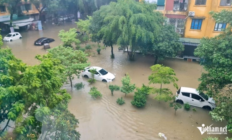 Thanh Hóa: Ngập lụt sâu, người dân trắng đêm ‘chèo chống’ trước sức ép của bão số 3 Ảnh: Lê Dương