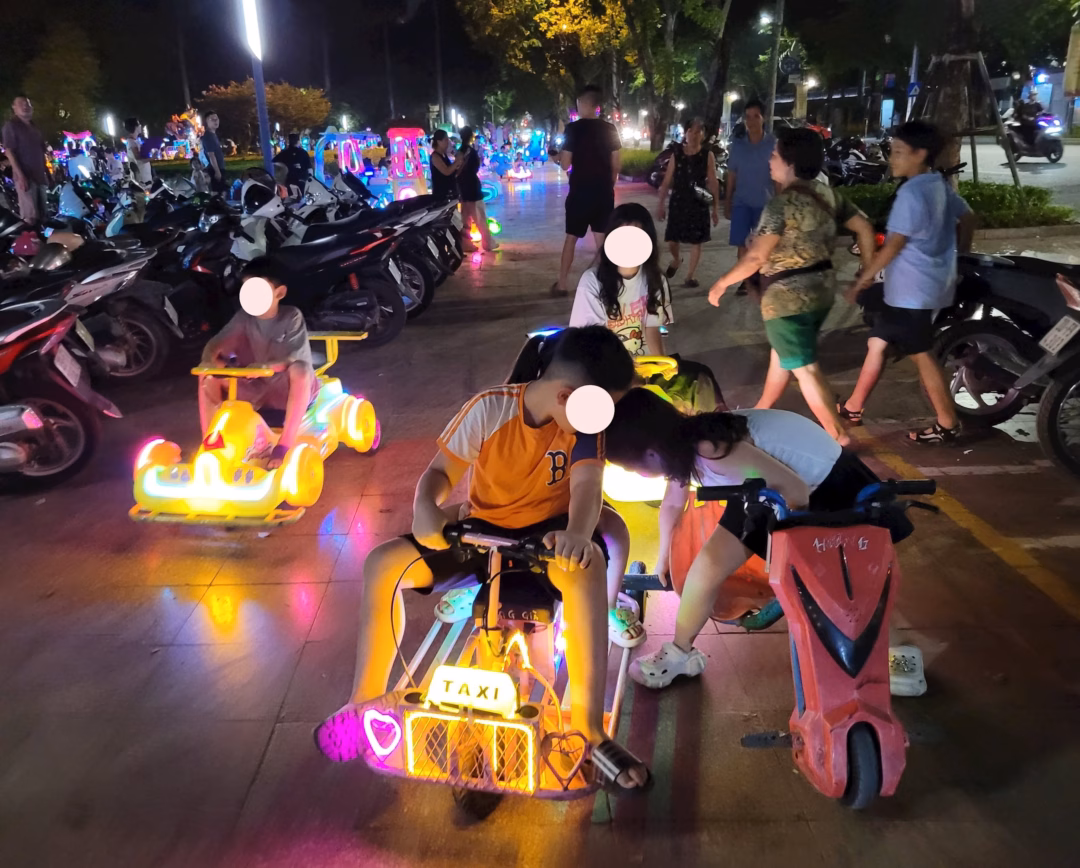 Cẩn thận với xe điện 3 bánh: Nguy cơ tai nạn cho trẻ em 20250717_204337 (1)