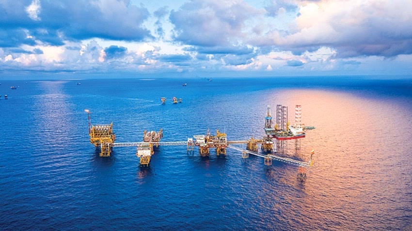 Sơ kết công tác 6 tháng: Đạt nhiều kết quả tích cực Petrovietnam lần lượt chiếm 48% và 64,8% tổng doanh thu, nộp ngân sách Nhà nước toàn khối DNNN thuộc Bộ Tài chính