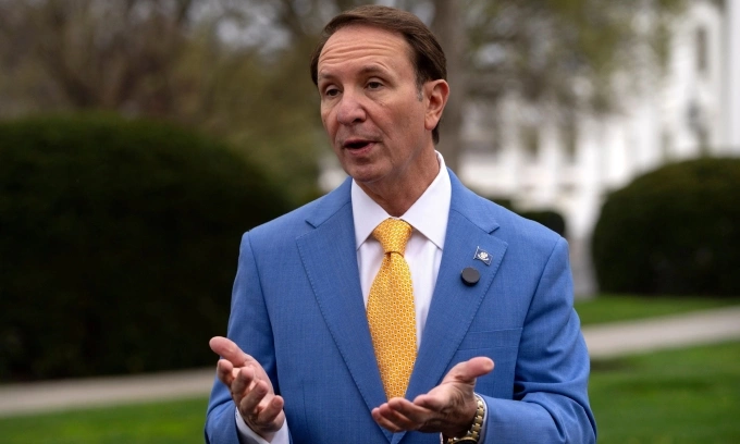 Jeff Landry ph&aacute;t biểu tại Nh&agrave; Trắng 2025