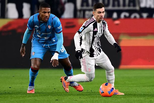 Juventus chuẩn bị h&agrave;nh qu&acirc;n đến s&acirc;n Cagliari