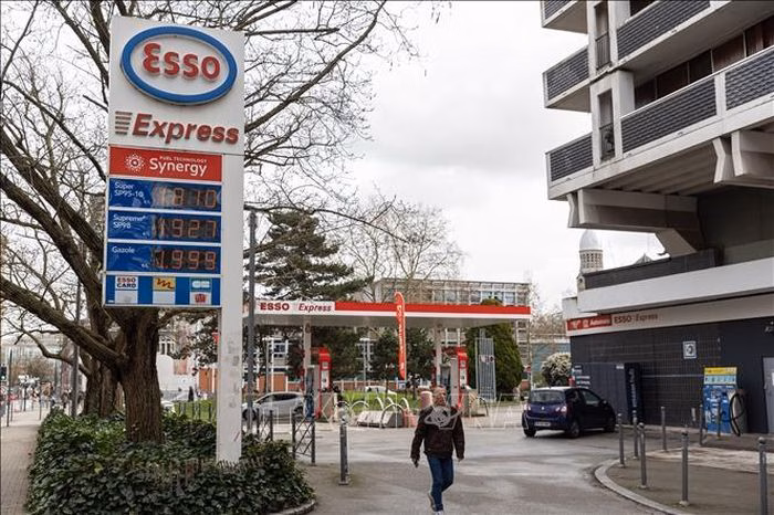 Biến động kinh tế thế giới và áp lực giá năng lượng