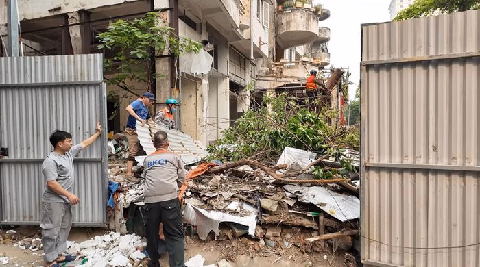 Chủ đầu tư đang triển khai công tác tháo dỡ mặt bằng chung cư 51 Huỳnh Thúc Kháng