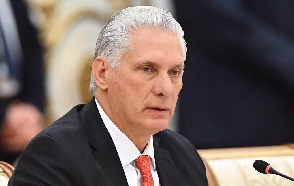 Chủ tịch Cuba Miguel Diaz-Canel nhận sự viện trợ dầu th&ocirc; từ Nga