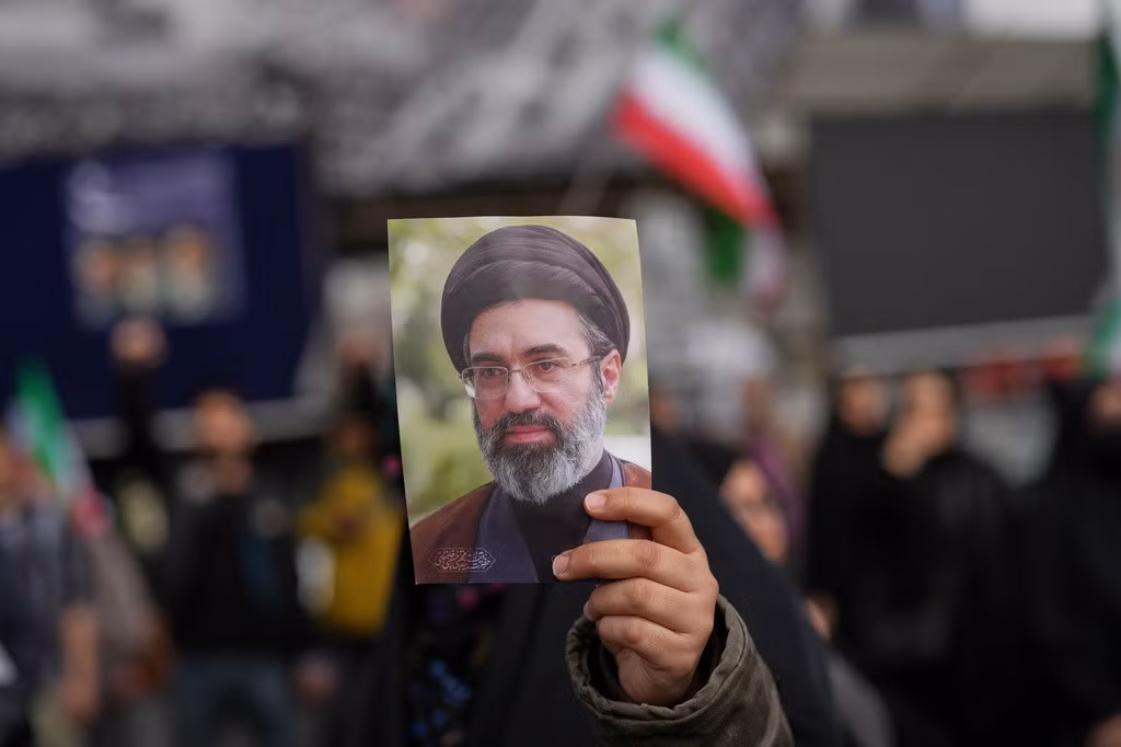 T&igrave;nh h&igrave;nh sức khỏe của L&atilde;nh tụ tối cao Iran Mojtaba Khamenei sau c&aacute;c vụ kh&ocirc;ng k&iacute;ch