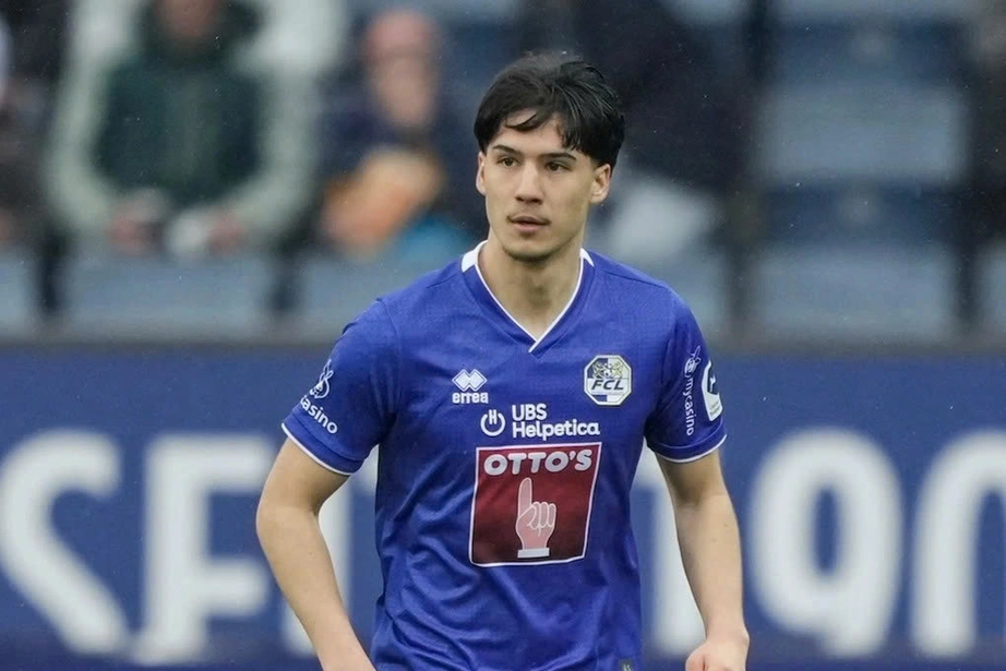 Bung Meng Freimann trong màu áo FC Luzern Cầu thủ Việt kiều Bung Meng Freimann gây ấn tượng tại giải Thụy Sĩ