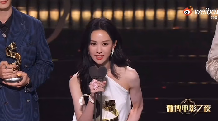 Trần Đô Linh Trần Đô Linh nhận giải.