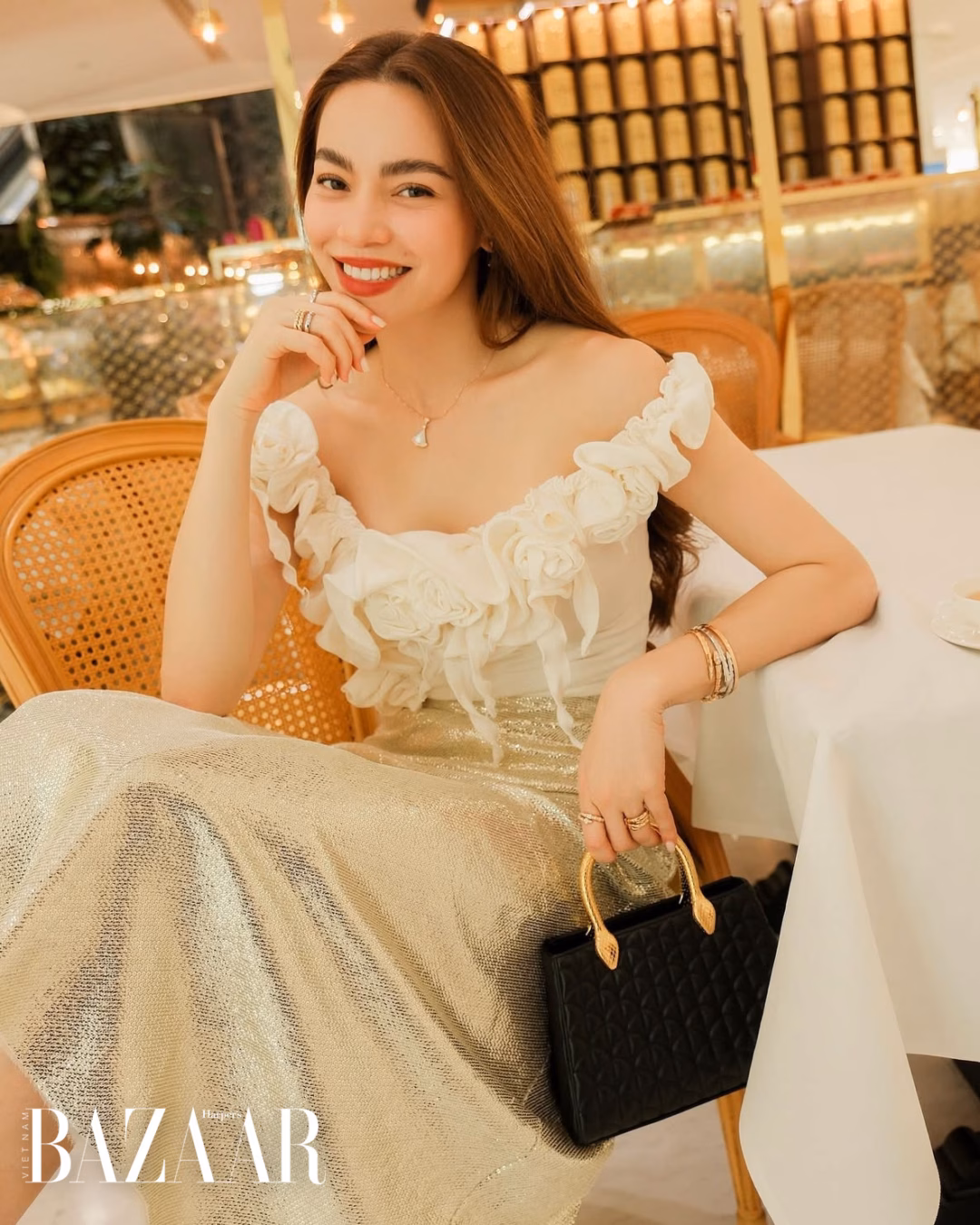 Hồ Ngọc Hà ‘chơi’ túi xách hàng hiệu, mê mẩn bộ sưu tập của BVLGARI Ảnh: Instagram @hongocha