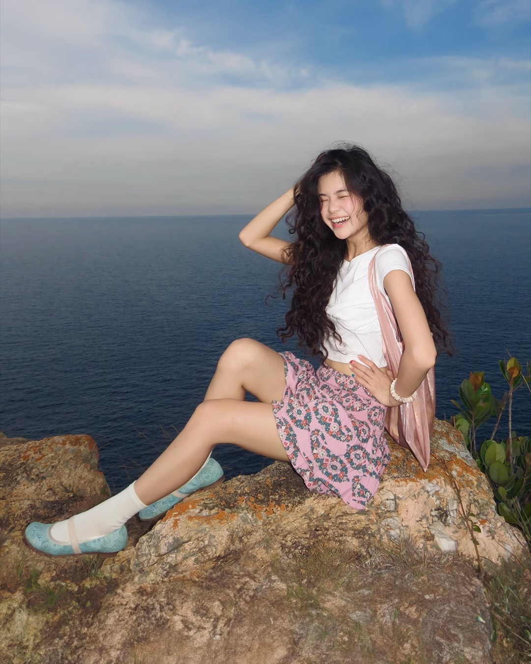 Lookbook của Libé bị chỉ trích vì phong cách chưa chuyên nghiệp Trước thời điểm tung ra lookbook mới, LIBÉ những tháng gần đây vẫn theo đuổi hình ảnh tươi sáng, trong trẻo dù vẫn giữ tinh thần thiết kế.