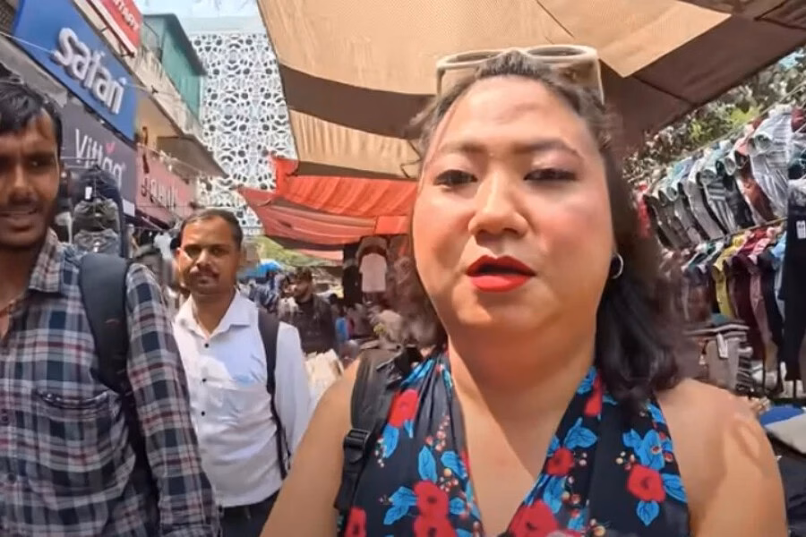 Mới đây, một nam vlogger người Hàn Quốc có tên Sumin thu hút sự chú ý khi chia sẻ lại hành trình đi du lịch Ấn Độ của mình. Sở dĩ đoạn video này "hút view" bởi anh chàng đã ăn mặc, trang điểm như phụ nữ trong chuyến hành trình của mình.