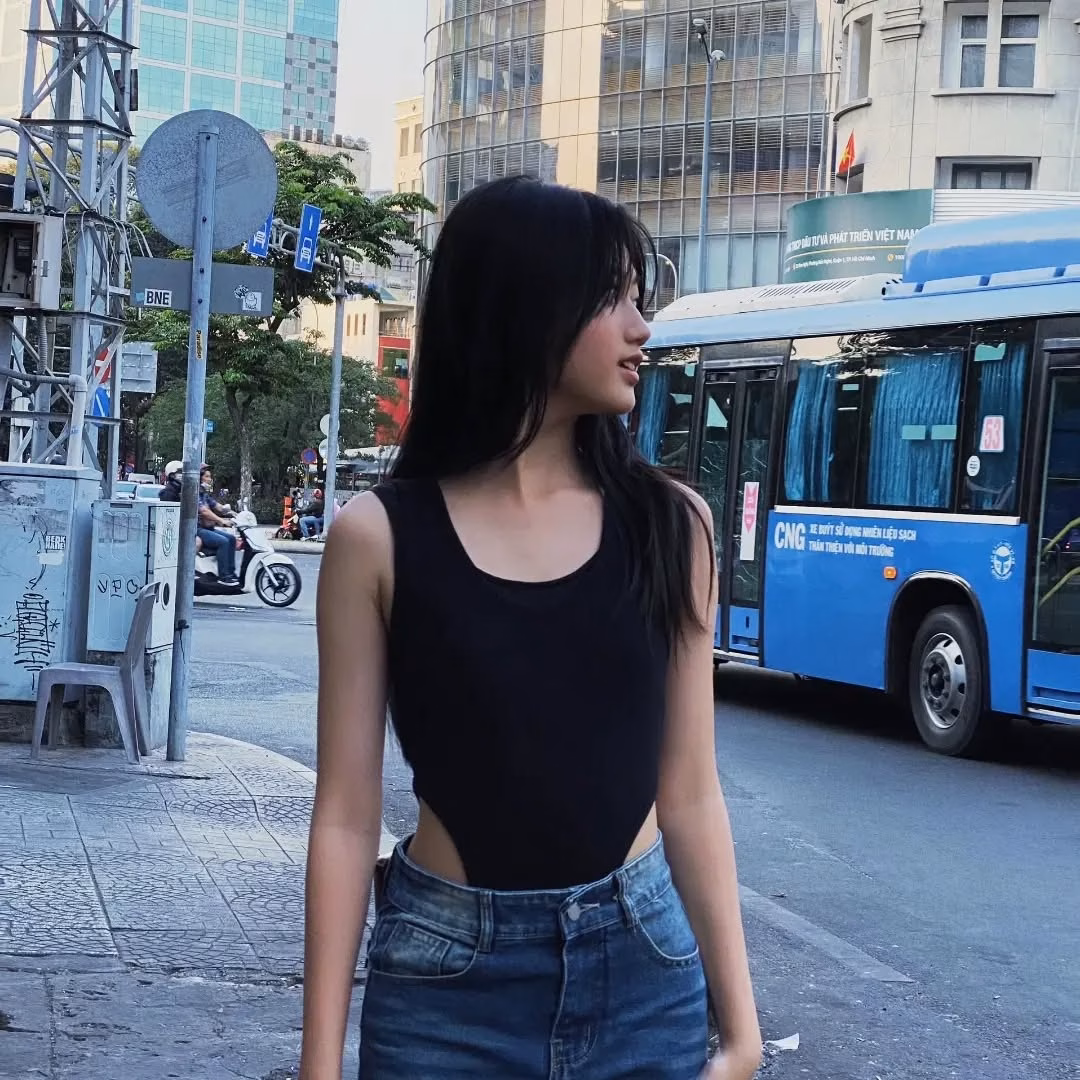 Mai C&aacute;t Vi tr&ecirc;n b&atilde;i biển