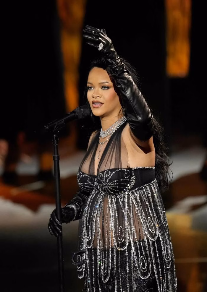 Fan h&acirc;m mộ Rihanna