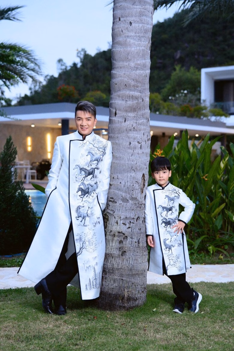 Đàm Vĩnh Hưng thoải mái chia sẻ hình ảnh của con trai ruột sau khi công khai.