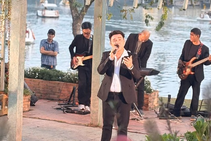 Toàn cảnh chương trình nghệ thuật đường phố bên hồ Xuân Hương