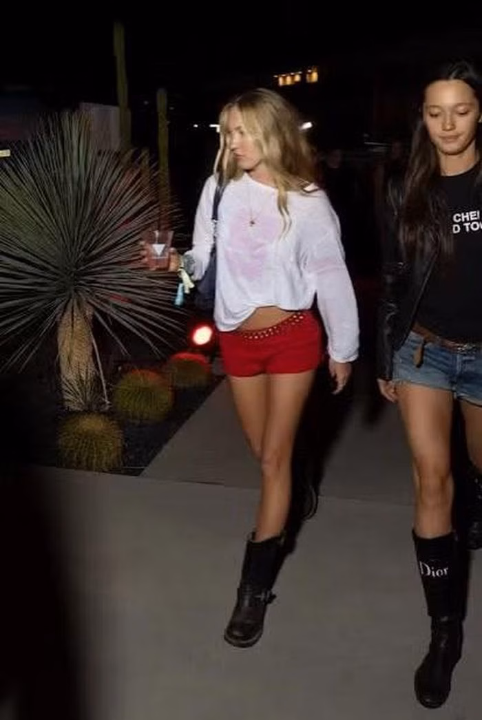 Tổng thể thời trang Coachella 2026