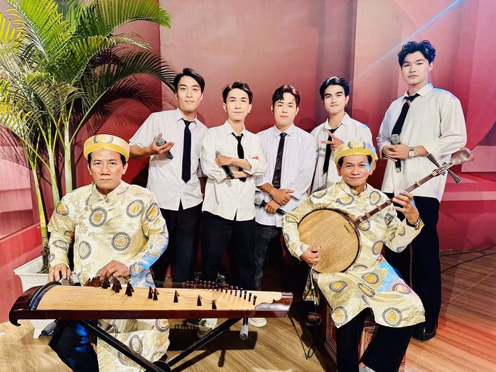 Nhóm hát Hip Hop Rap TDB và các nghệ nhân đờn ca tài tử quận Bình Thạnh, TP HCM Nhóm hát Hip Hop Rap TDB và các nghệ nhân đờn ca tài tử