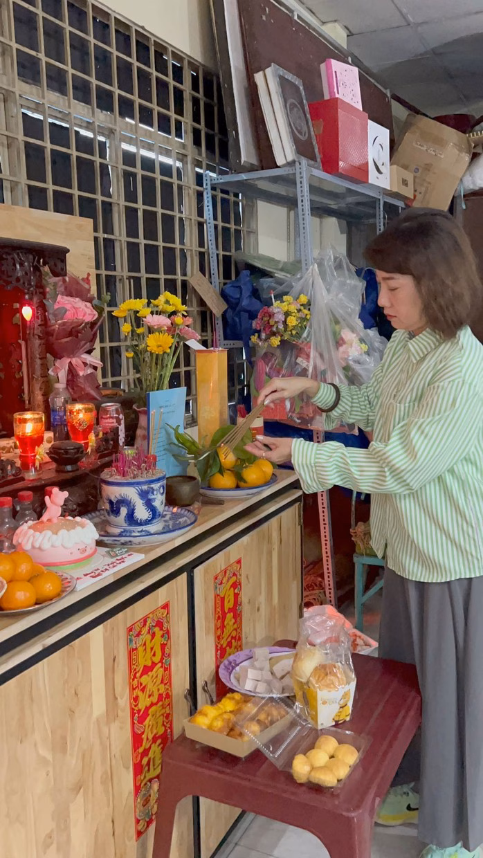 NSND Mỹ Uyên NSND Mỹ Uyên tổ chức cúng Tổ