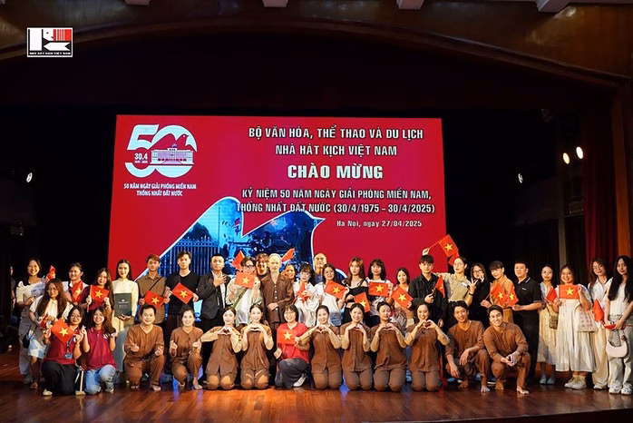 Chương trình nghệ thuật đặc biệt Khán giả thưởng thức chương trình nghệ thuật đặc biệt