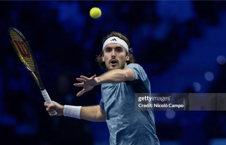 Tsitsipas và Darderi đối đầu Tsitsipas chuẩn bị thi đấu
