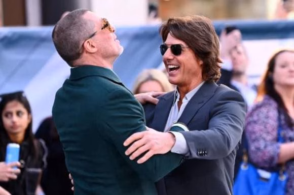 Cư dân mạng mỉa mai Tom Cruise và Brad Pitt
