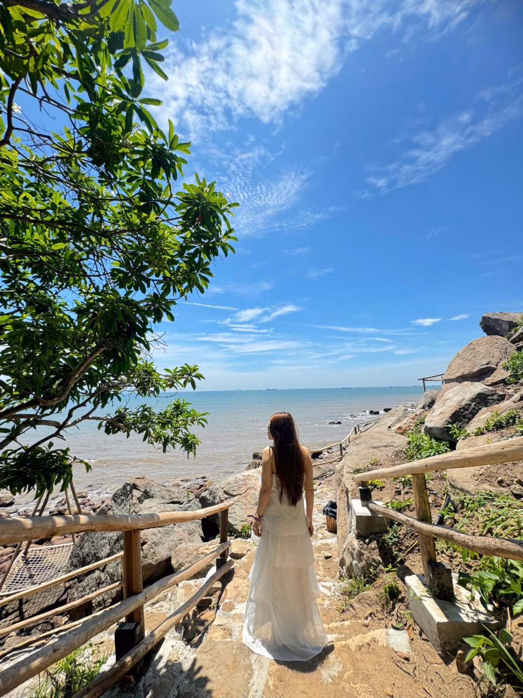 Cây cầu gỗ trở thành bối cảnh chụp ảnh được nhiều người ưa thích Cây cầu gỗ trở thành bối cảnh chụp ảnh được nhiều người ưa thích