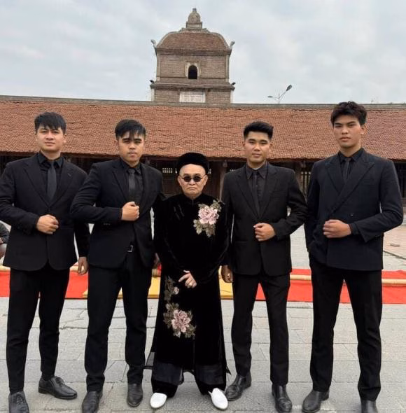 danh hài Xuân Hinh, ca sĩ Hòa Minzy danh hài Xuân Hinh, ca sĩ Hòa Minzy