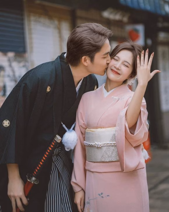 Diễn viên Đình Tú cầu hôn Ngọc Huyền