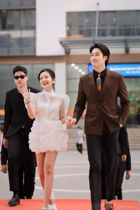 Tương tác giữa Đình Tú và Ngọc Huyền
