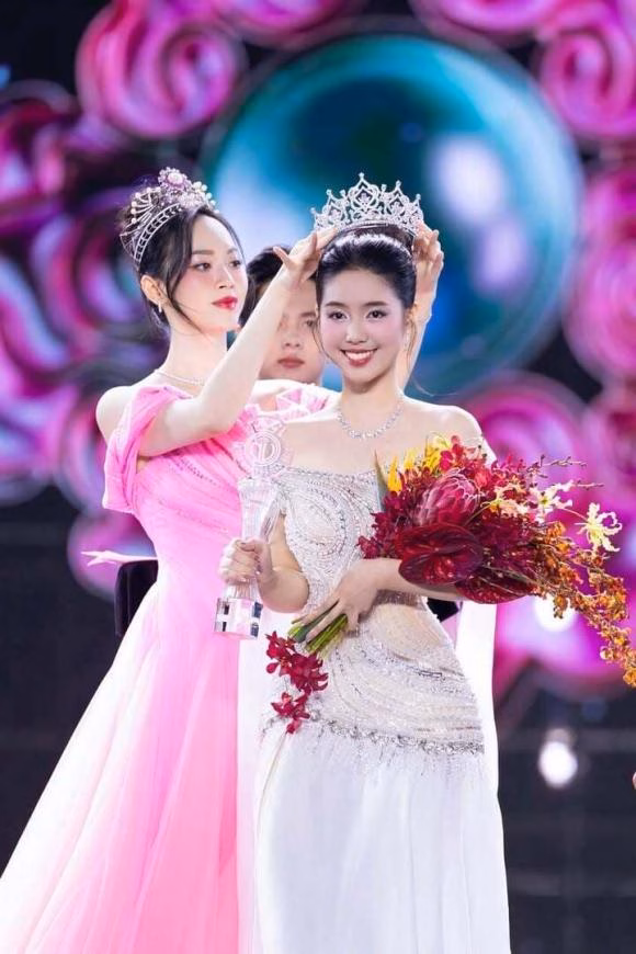 Á hậu Trần Ngọc Châu Anh