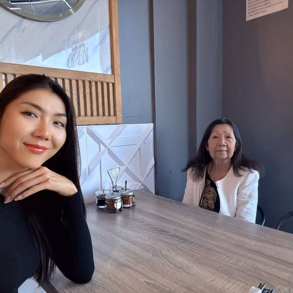 H'hen Niê vẫn tích cực làm việc H'hen Niê
