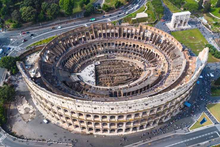 Đấu trường Colosseum nhìn từ trên cao Đấu trường Colosseum nhìn từ trên cao