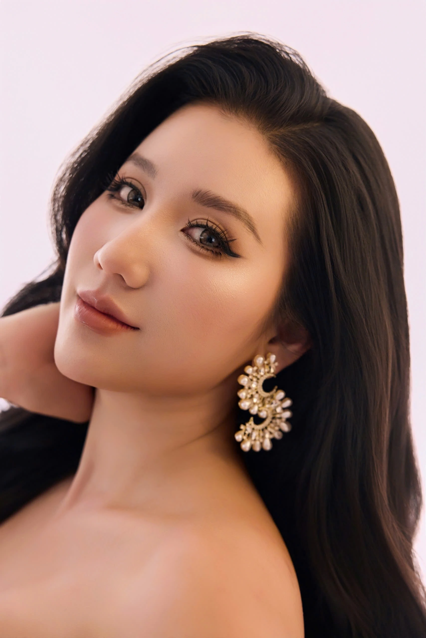 Á hậu Bảo Như: Đơn thân sau ồnào showbiz, tôi học yêu bản thân qua thiền Bảo Như từng có quãng thời gian vắng bóng để chăm sóc gia đình