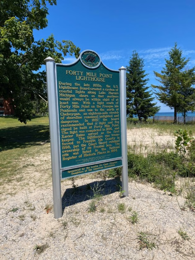 Điểm đến tuyệt vời ở Michigan: Thăm ngọn hải đăng Forty Mile Point