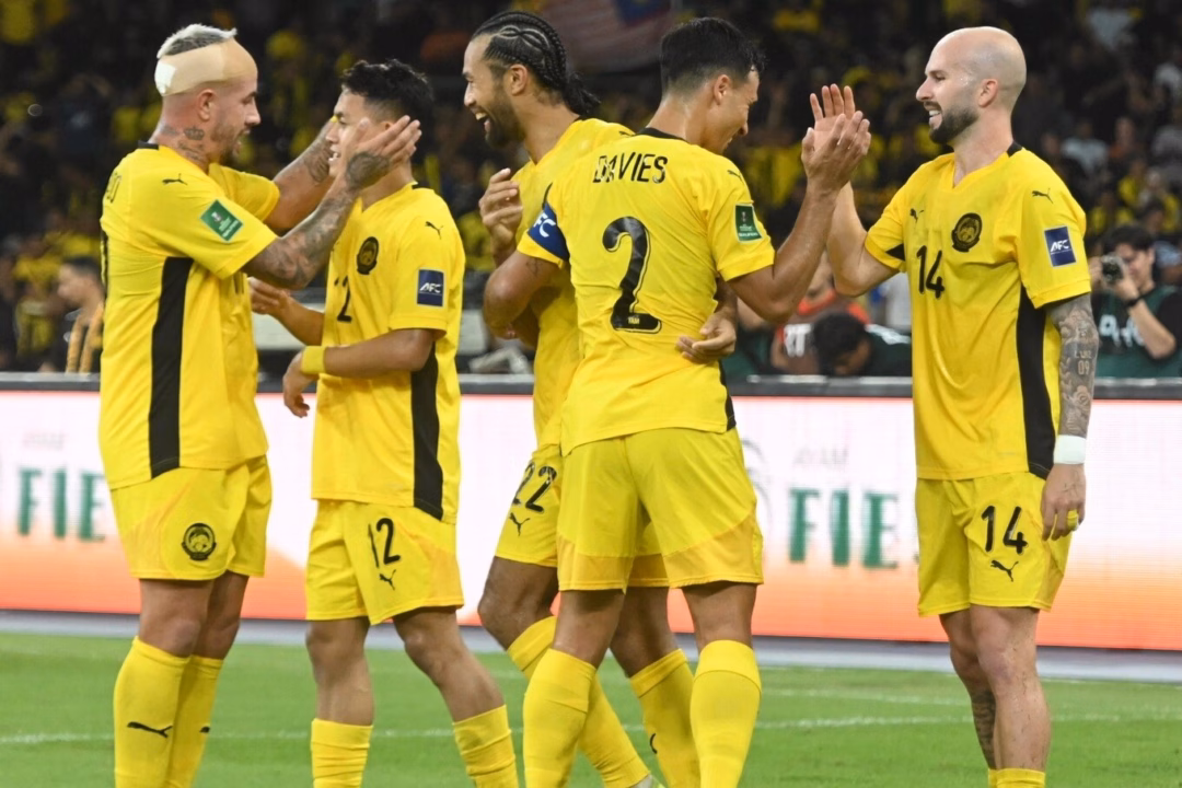 Malaysia đối mặt nguy cơ bị FIFA cấm vận đến 2027 vì nhập tịch cầu thủ trái phép Đội tuyển Việt Nam bị đánh bại bởi dàn cầu thủ nhập tịch của Malaysia hôm 10/6 (Ảnh: Getty).