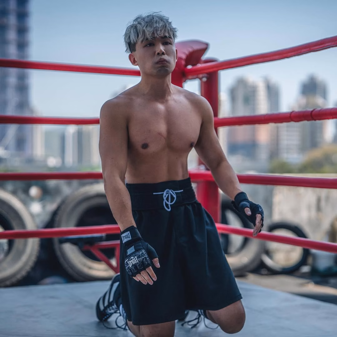 Ngôi sao TVB Quảng Chỉ Trình tiết lộ biệt thự 3 tỷ bị bão Wipha tàn phá thế nào Nam diễn viên 8X bàng hoàng cảnh nhà tan nát, cửa kính vỡ tung, đồ đạc bị bão Wipha cuốn phăng- Ảnh 6.